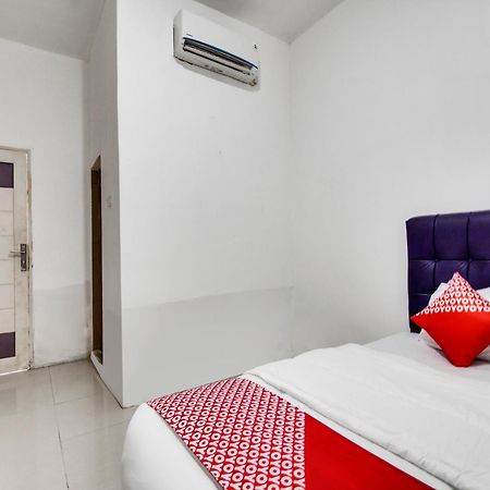 Oyo 90897 Hotel Sepupu Satria プカンバル エクステリア 写真