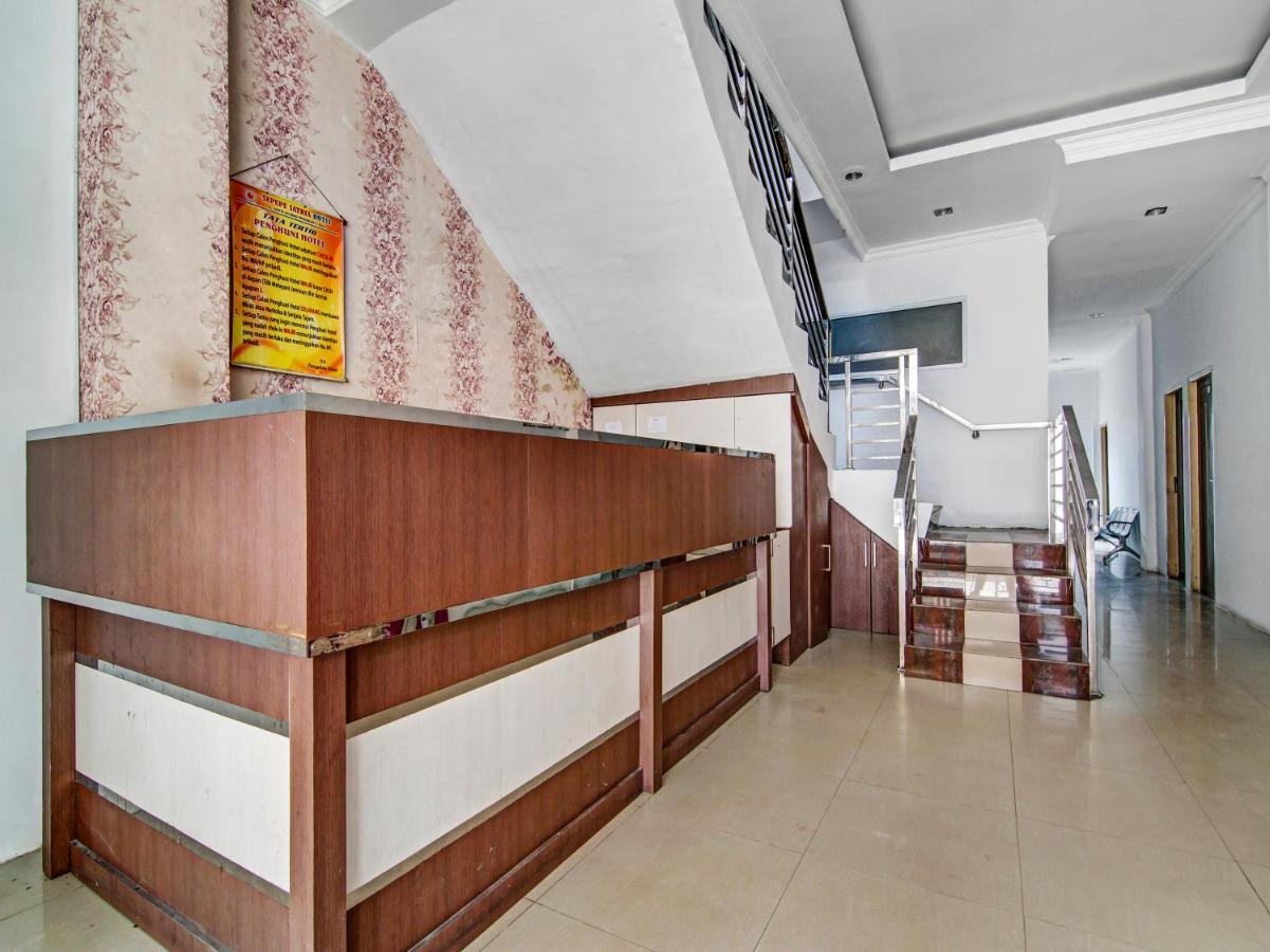 Oyo 90897 Hotel Sepupu Satria プカンバル エクステリア 写真