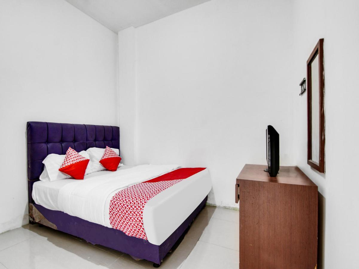 Oyo 90897 Hotel Sepupu Satria プカンバル エクステリア 写真
