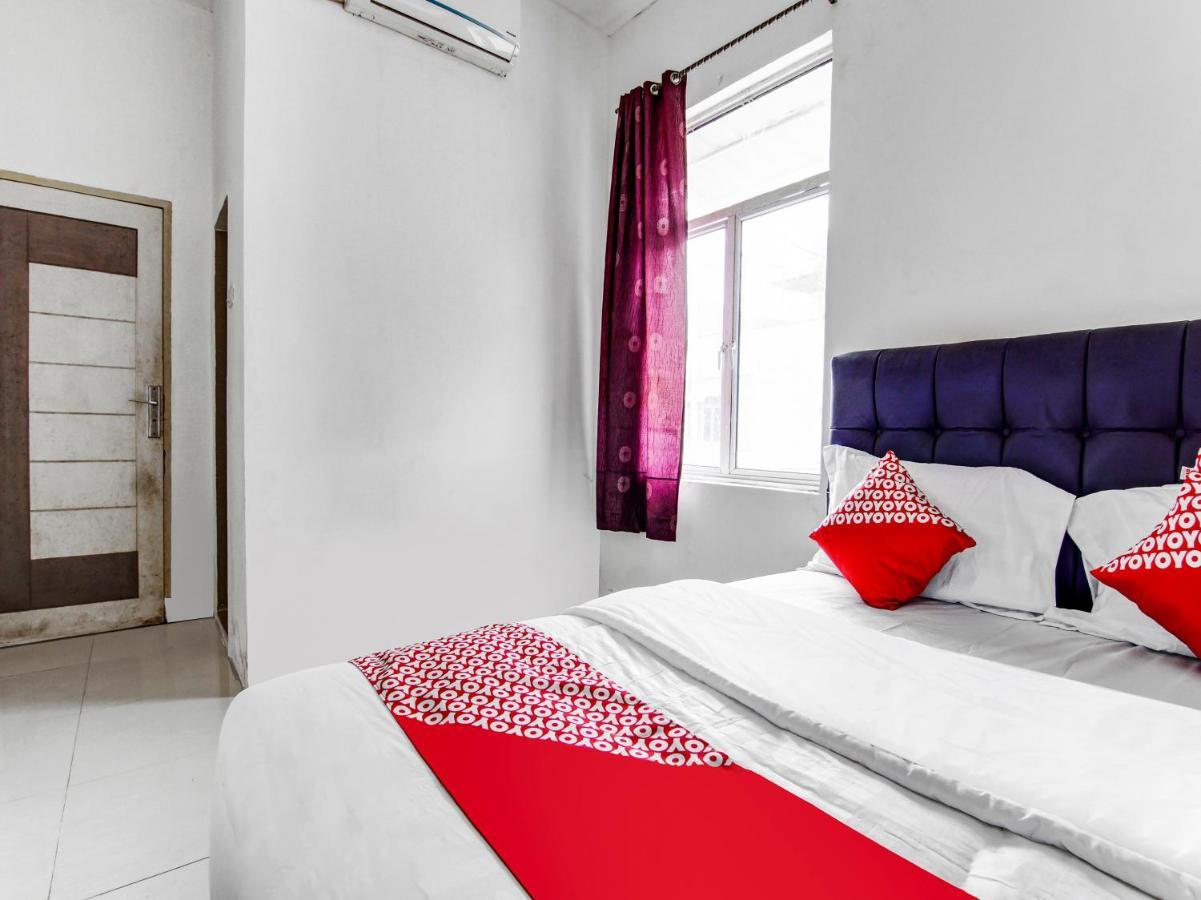 Oyo 90897 Hotel Sepupu Satria プカンバル エクステリア 写真