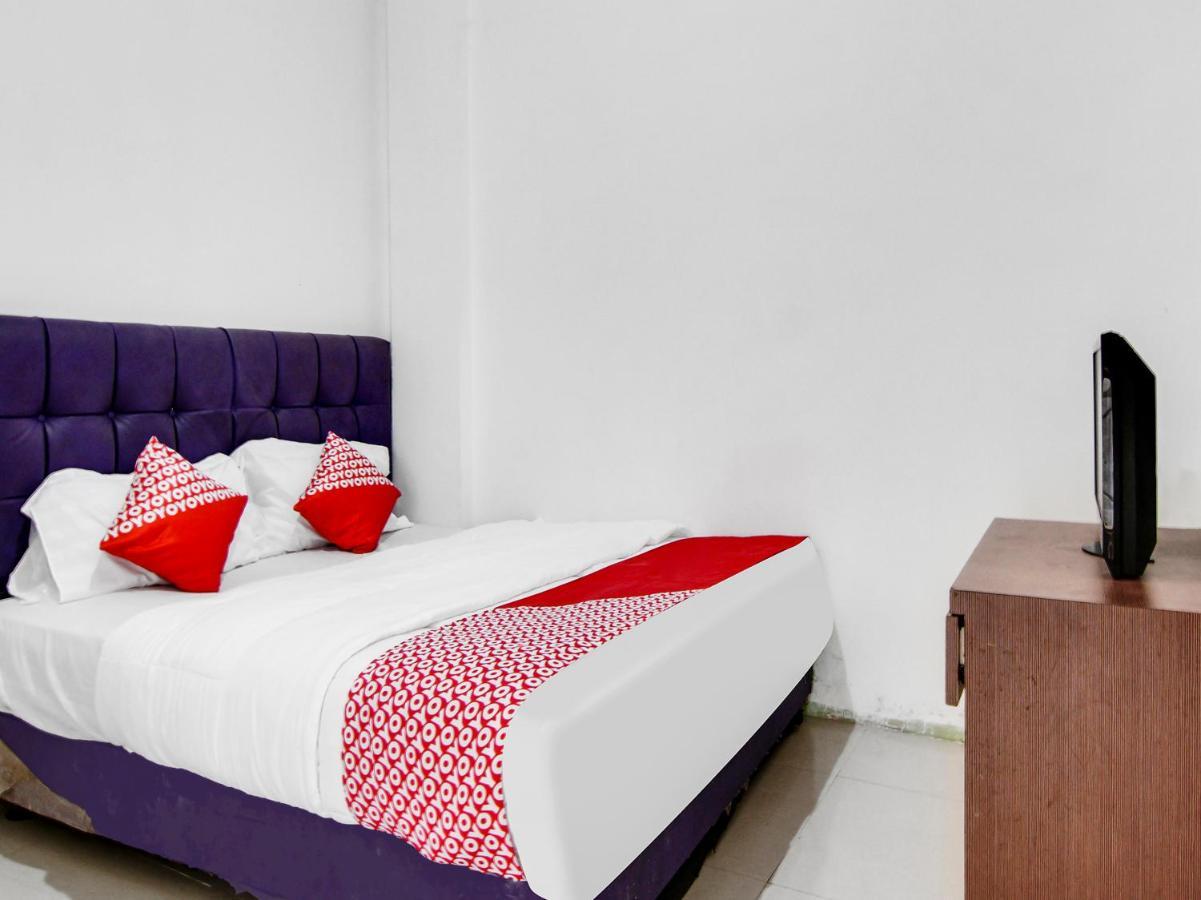 Oyo 90897 Hotel Sepupu Satria プカンバル エクステリア 写真