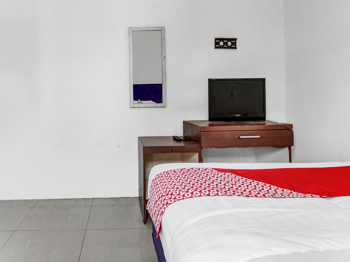Oyo 90897 Hotel Sepupu Satria プカンバル エクステリア 写真