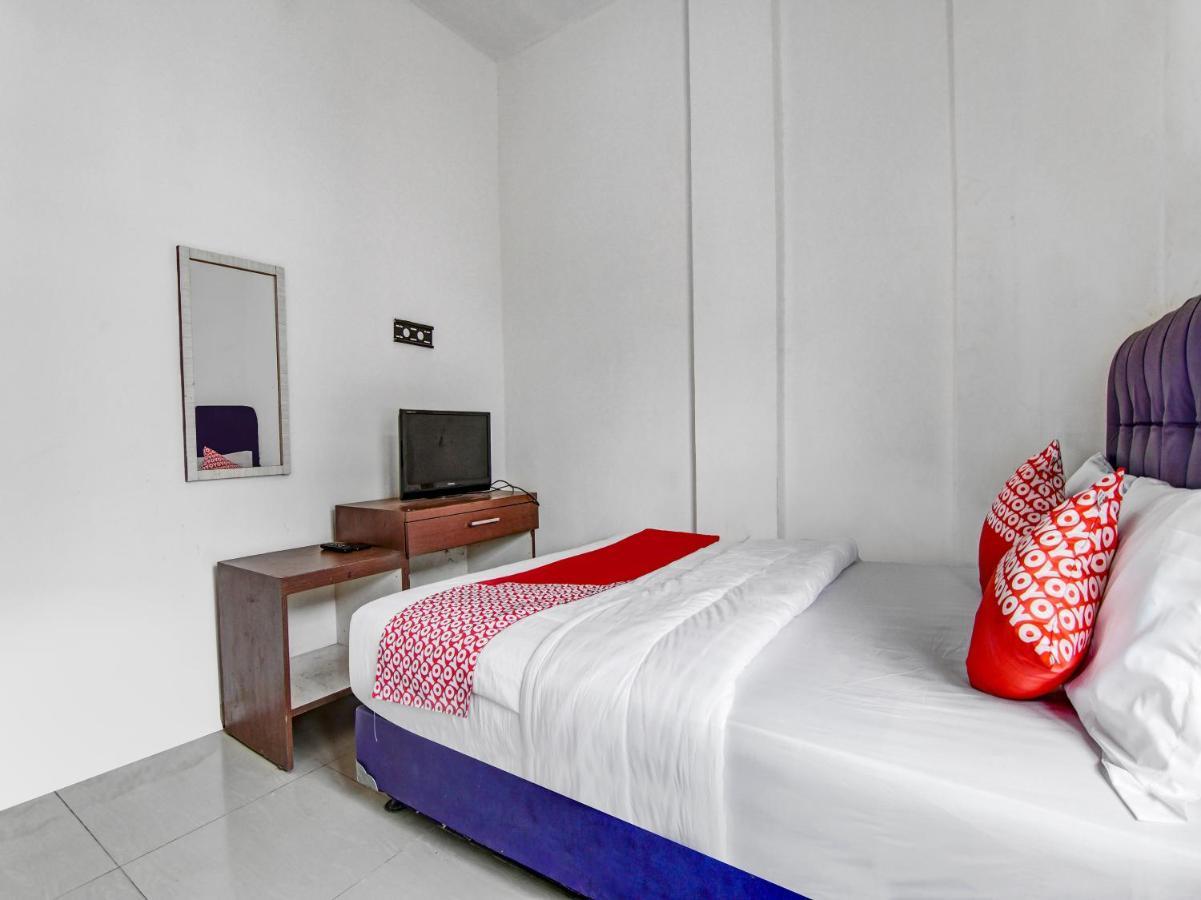 Oyo 90897 Hotel Sepupu Satria プカンバル エクステリア 写真