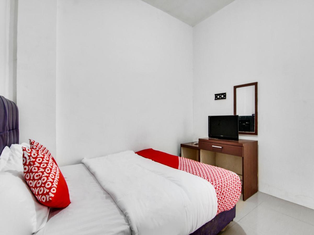 Oyo 90897 Hotel Sepupu Satria プカンバル エクステリア 写真
