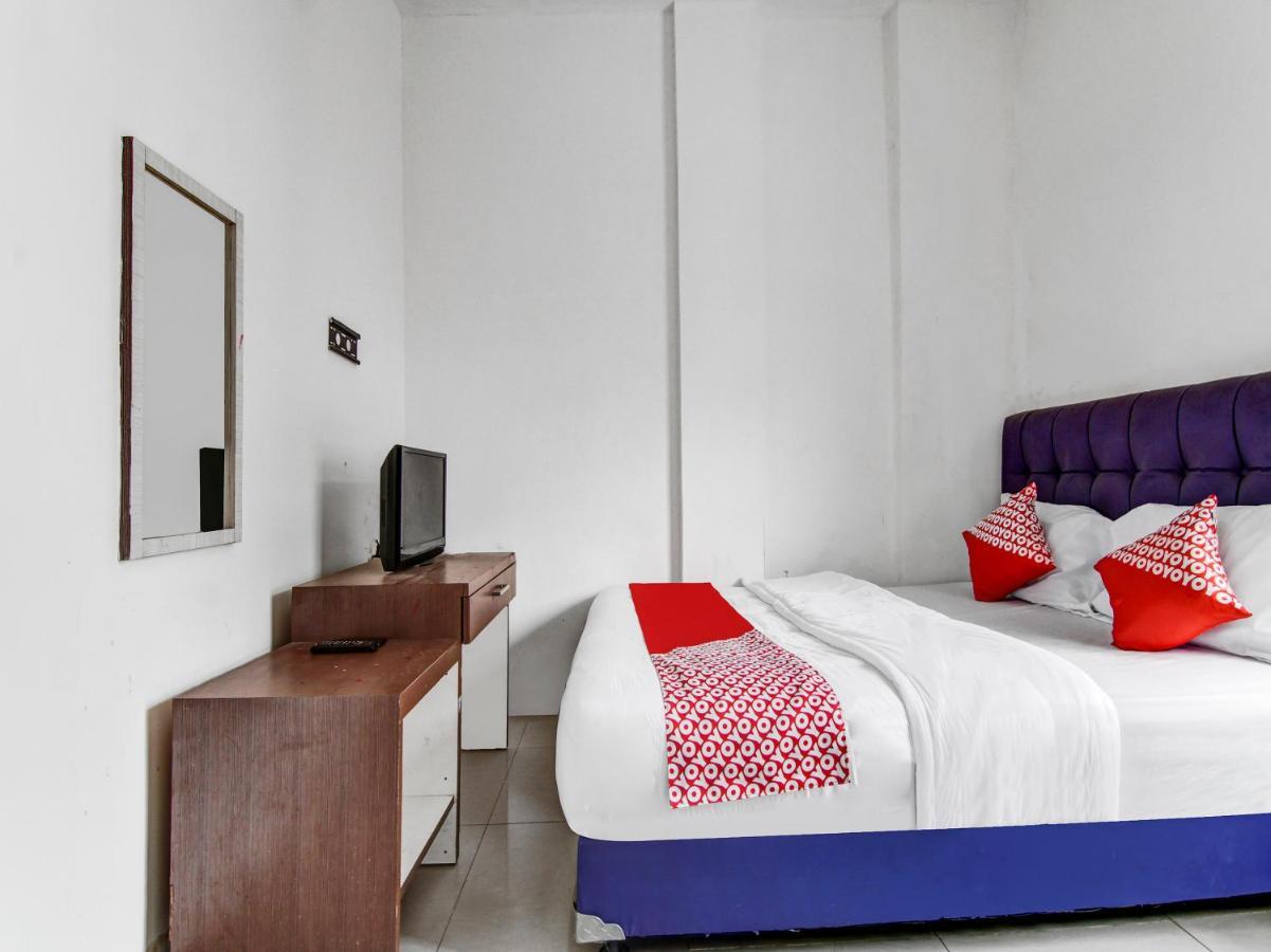 Oyo 90897 Hotel Sepupu Satria プカンバル エクステリア 写真